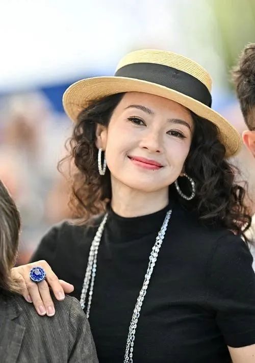 跟着章子怡沉浸式体验戛纳 跟着章子怡沉浸式体验戛纳